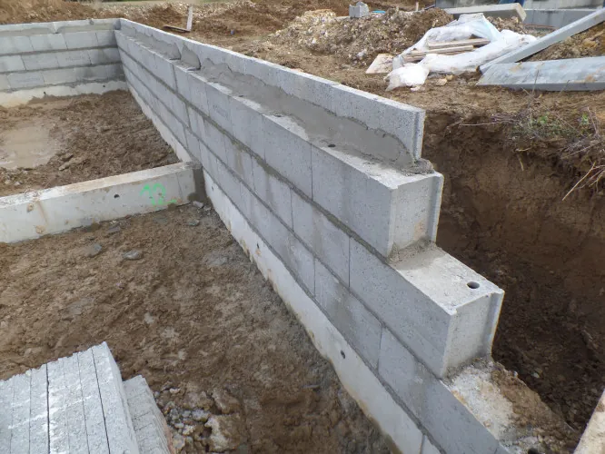 Maçon Franois : Réalisation de soubassement et travaux de maçonnerie pour isolation thermique